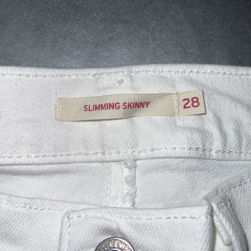 Levi’s slimming skinnies - Picture 4 of 6